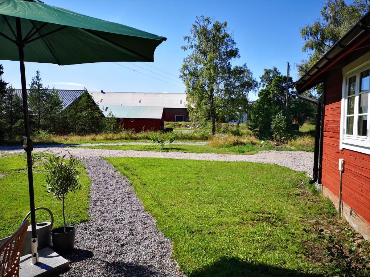 Smedjan Cottage Enköping Extérieur photo